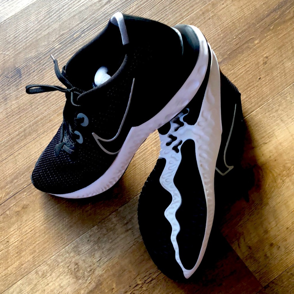 W’s Nike renew